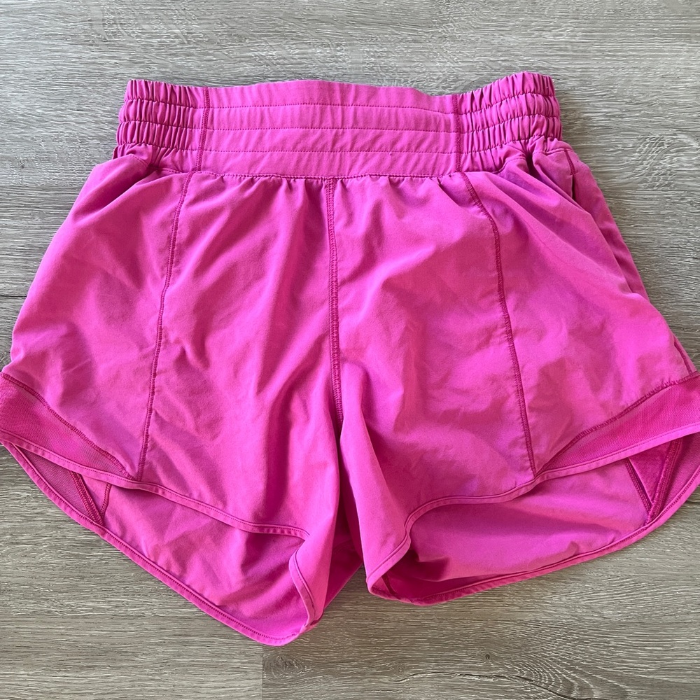 Lululemon Hotty Hot High-Rise Short 4” size 6 Sonic Pink